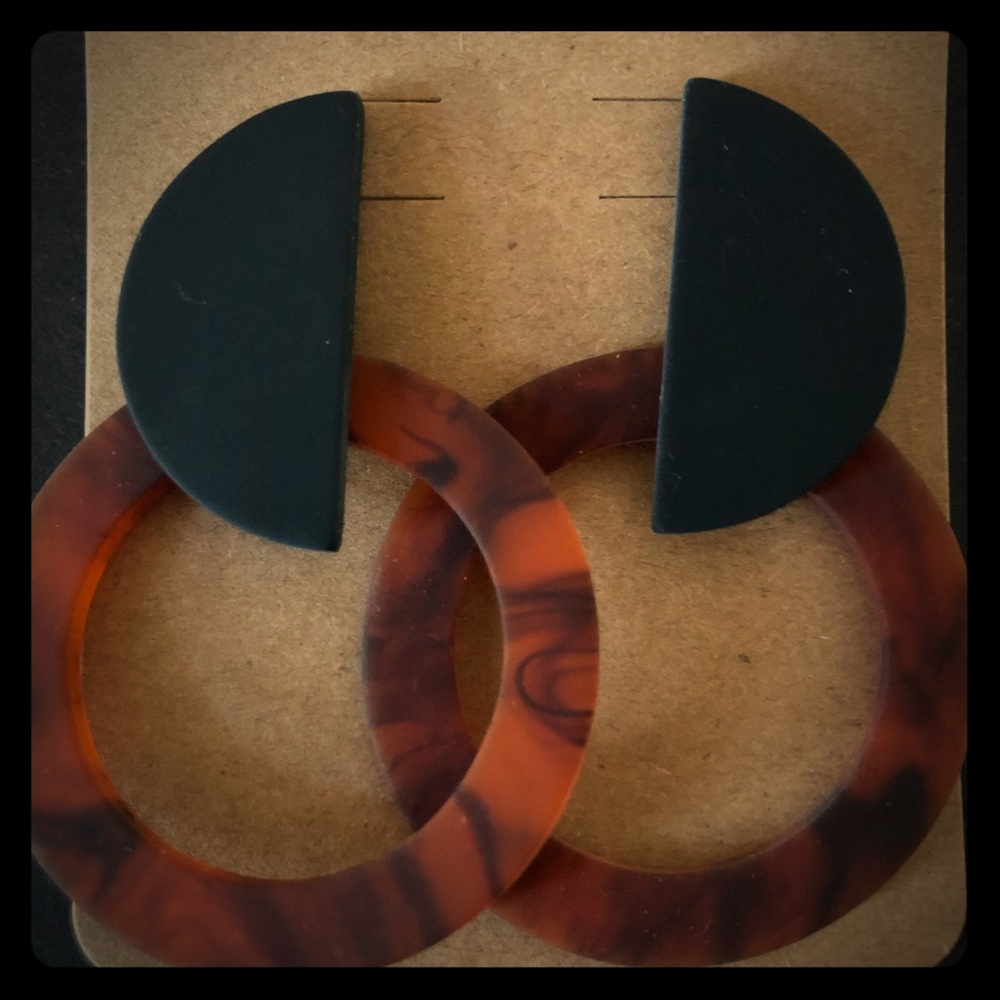 Marble pattern hoop earrings